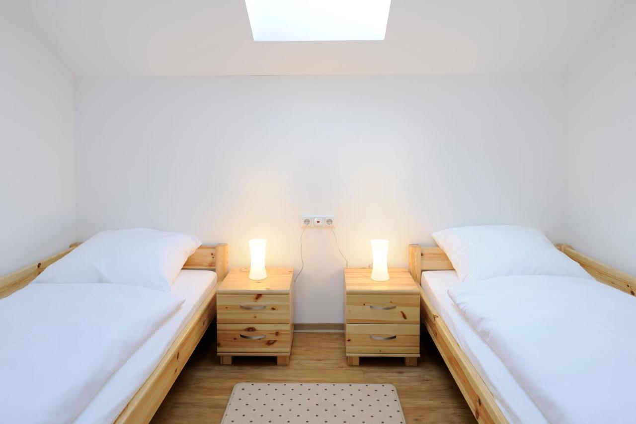 Hotel Inspiration Garni Tittmoning Szoba fotó